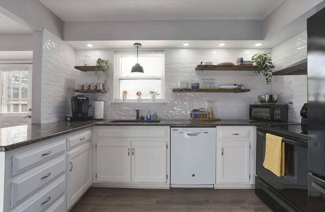 Comfy 2-Story Duplex | Perfect for Large Groups