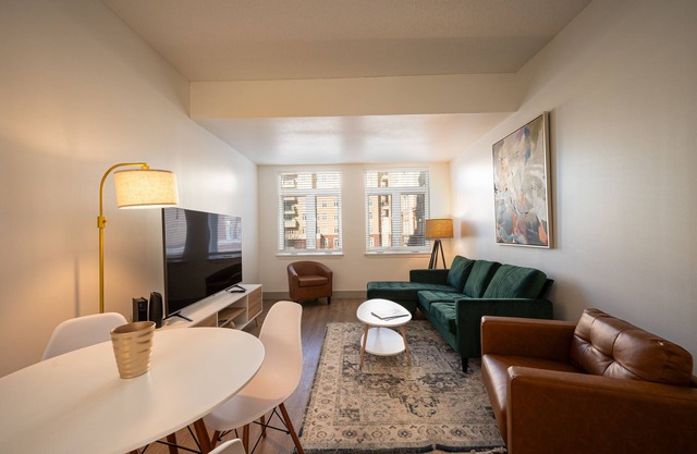 Comfy and cozy retreat right in the heart of the Queen City!