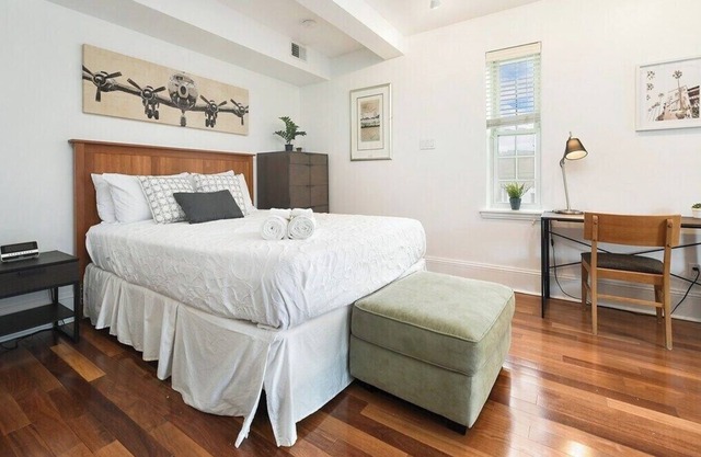 ♥Comfy Bloomfield Oasis ~ 5★ Location ~ ♛Queen Bed