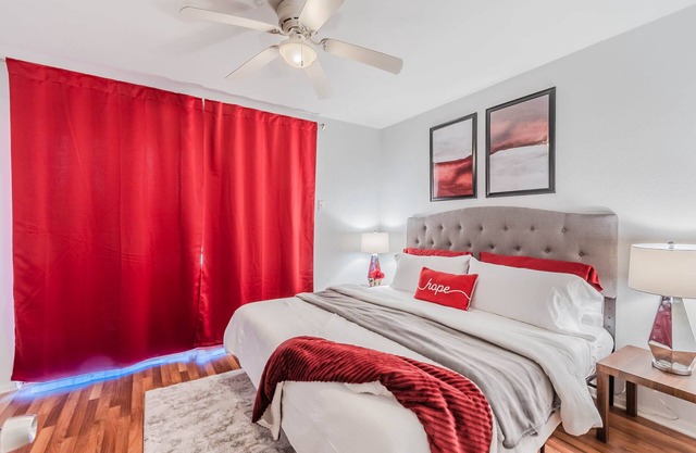 Comfy Chic Dallas Stay