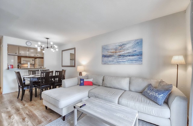 Comfy Condo with Remote Office/Workspace - Closest Condo to Walden Golf Club!
