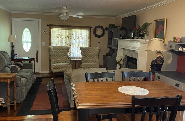 Comfy Country House - Beds for 8 - 20 minutes from Auburn nLarge yard, parking