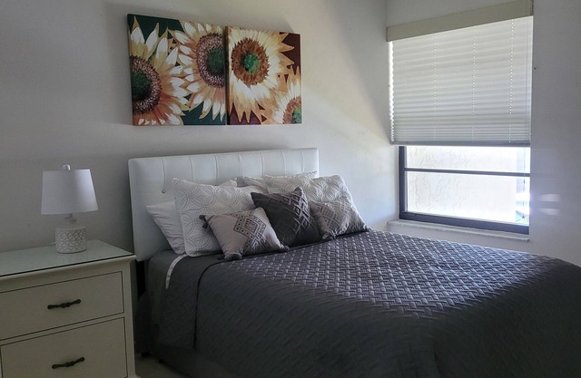 Comfy FL Country Club Condo