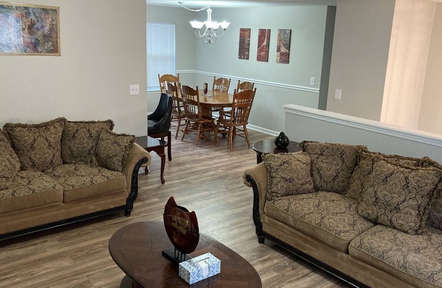 Comfy Getaway 3- Bedroom House