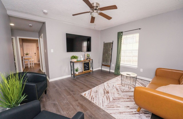 Comfy Knoxville HomenNear downtown, Interstate, Wi-Fi, Free local gift cards!