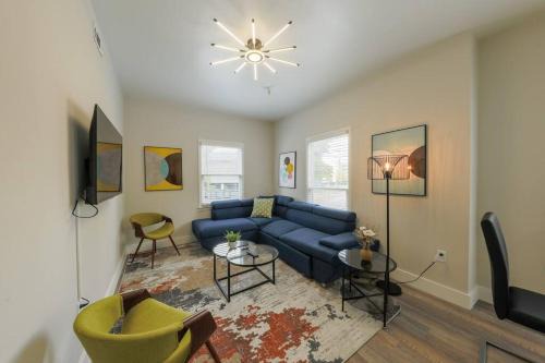 Comfy Nashville 1BR with King Bed and Optional Parking Near Gulch & Midtown Walk to The Parthenon