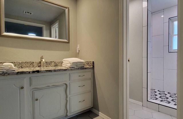 Comfy Spacious Home Away from Home.