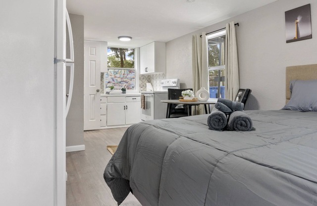 Comfy Studio Minutes to Downtown