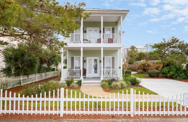 Community Pool ~ Balcony ~ Walk to Beach