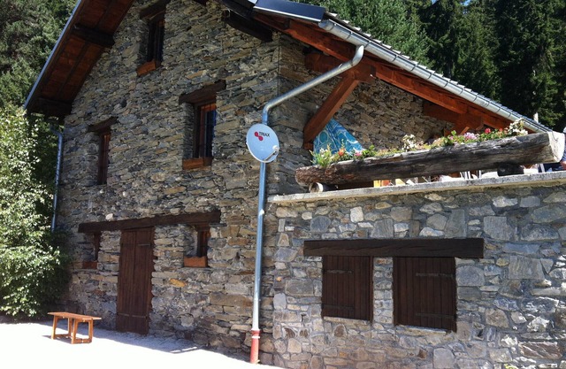 Complete cottage on 5000m, 1500m above sea level, halfway La Rosiere and Seez
