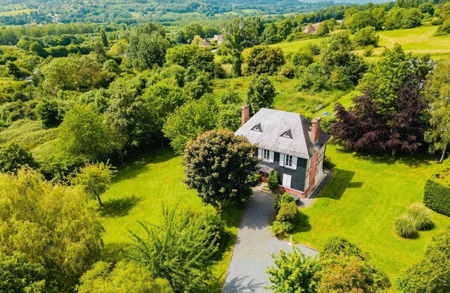 Completely renovated historic vacation home with large garden in Normandy