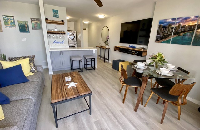 Completely Remodeled Waikiki Condo - Walk to Beach, Shopping & Restaurants