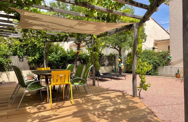 Completely renovated fisherman's house with garden near the port.