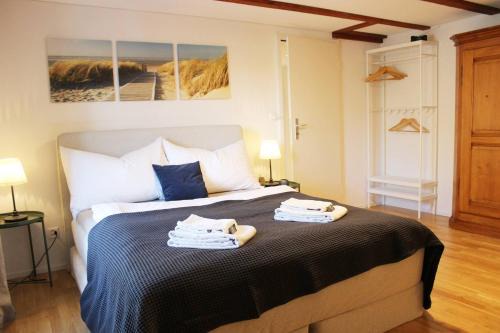Completely renovated apartment near the train station and the center