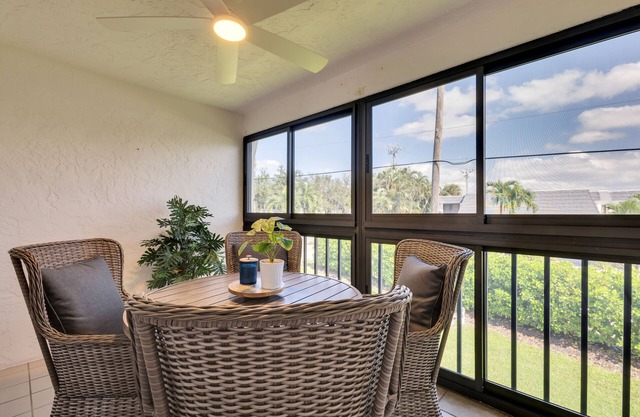 Completely Renovated 2 bed, 5 Star Condo. Pool and Tennis Close to the Beach