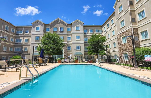 Complimentary Breakfast + Outdoor Pool | Close to Austin Airport!