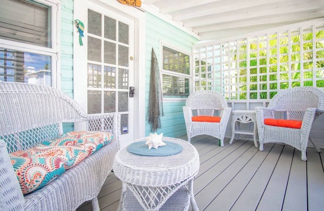 Conch Key Cottage 2 bed 1 bath home w/ramp access