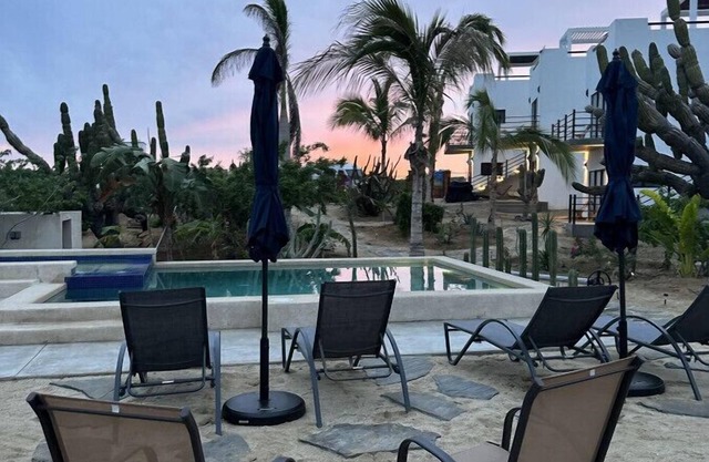 Condo#1-5Min Walk to Beach/Surf-Sleeps2-KingSuite