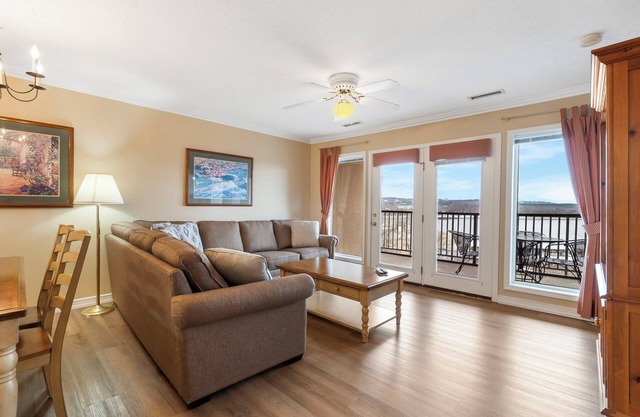 Condo Cove: Marina Access & Boat Rentals