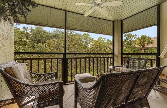 Condo in Bonita! 2 Miles to the Beach! Beach Shuttle Included!