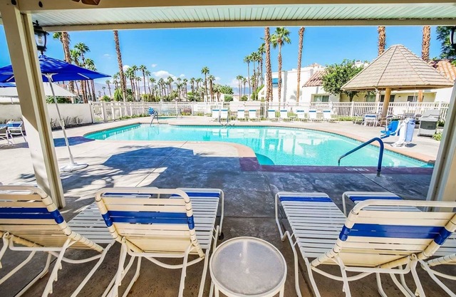 Condo in the Desert WEEKEND 2 Close to Coachella Music and Arts Festival Shuttle
