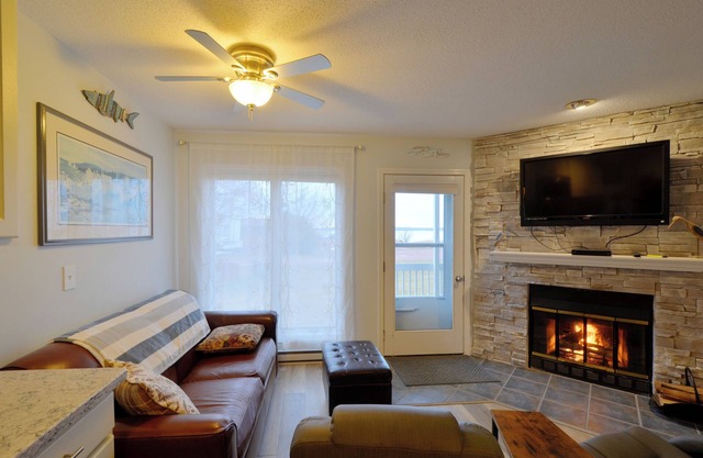 Condo Just Steps from the Lake with Fireplace