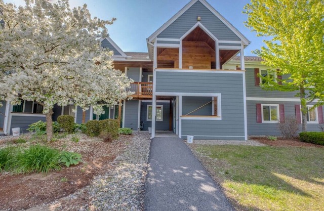 Condo on the Pond! Hot Tub &Pool & AC