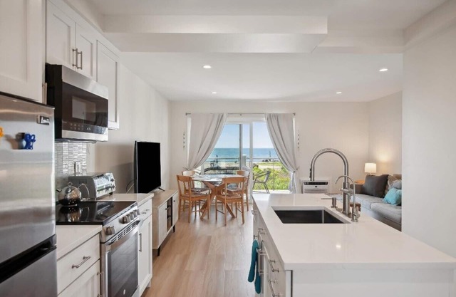 Condo on the Sound - Navy Beach