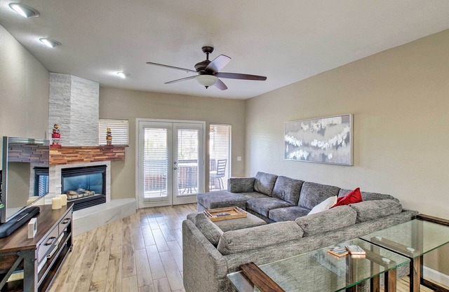 Condo w/Pool Access ~ 1 Mi to Old Town Scottsdale