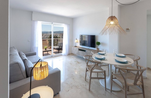 Condo with charm, a few meters from the beach. A/C and free wifi. Terrace with sea views