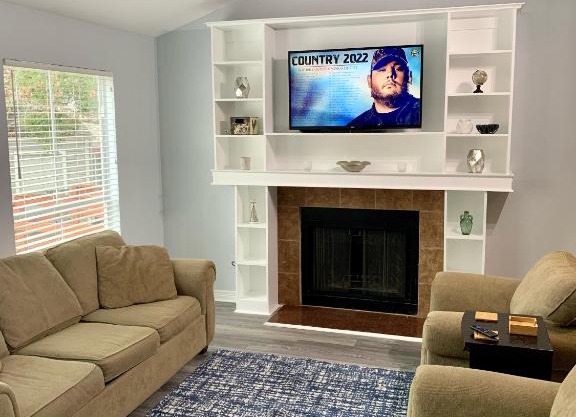 Condo with Pool on Aggie Game Day Bus Route