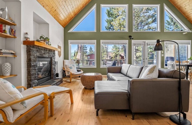Conifer Cottage | Hot Tub | Peaceful | Foosball