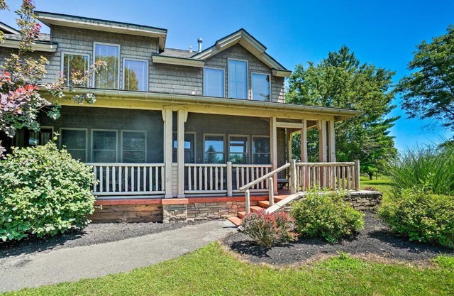Conneaut Lake Home with Yard, half Mi to BeachandPark
