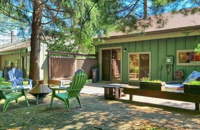 🌸 Connecting Families with Nature: Spring Escape at Hidden Valley Resort! 🌄