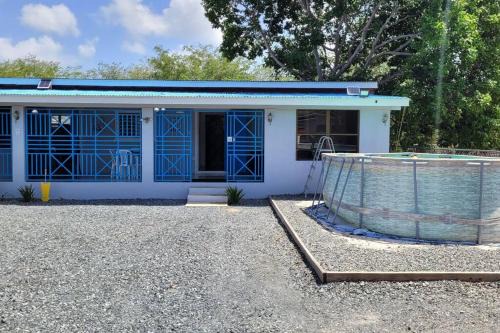 Container 2 with pool, free wifi, fully equiped