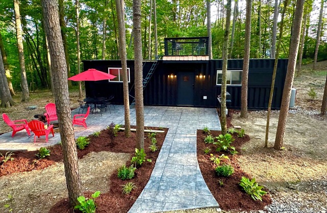 Container Home with Rooftop Deck, Amazing Views, Full Kitchen and Bath, Wi-Fi
