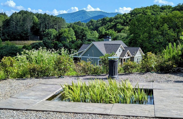 Contemporary 2-bedroom Bungalow with Sunsets, Wildlife, Southwestern Gardens