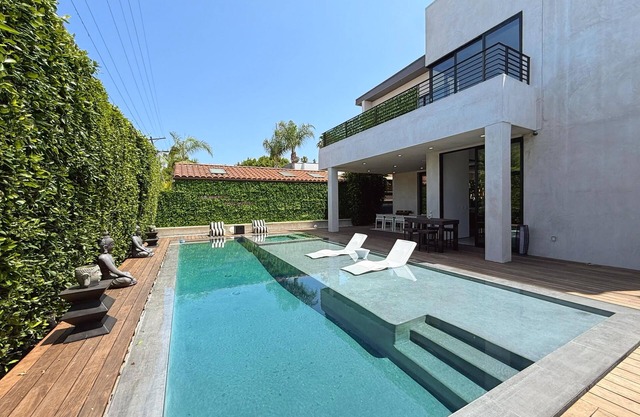 Contemporary 5Br 6 Ba with Rooftop Deck, Infinity Pool, and Game Room