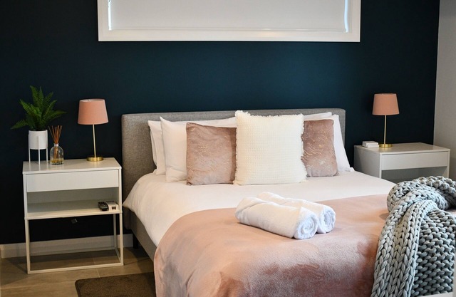 Contemporary B&B with Ensuite, Kitchenette and Separate Entrance