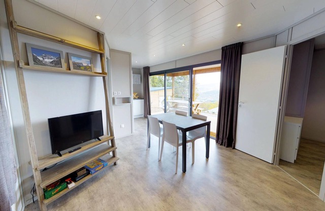 Contemporary Chalet Clos Napoléon n ° 03