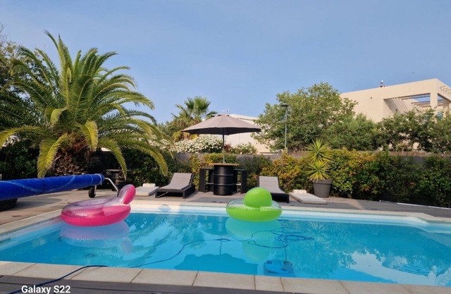 Contemporary comfortable villa luxury oceanfront residential Villeroy