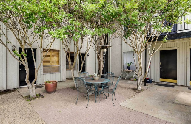 Contemporary Dallas Condo w/Pool Access!