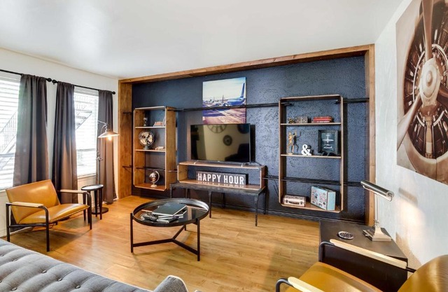 Contemporary Dallas Condo with Pool Access!