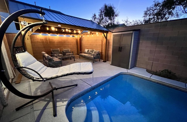 Contemporary Family & Business Friendly House with Pool
