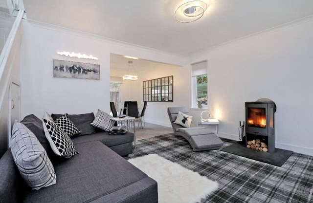 Contemporary HIGHLAND HOUSE close to town and Ben Nevis