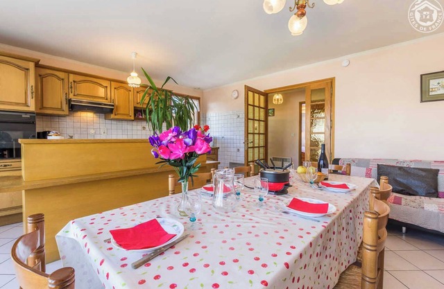 Contemporary house located 200m from the Albiez-Montrond ski slopes and 13km from St Jean d'Arves/les Syb