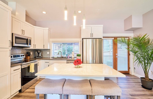 Contemporary house Kirkland Guest House