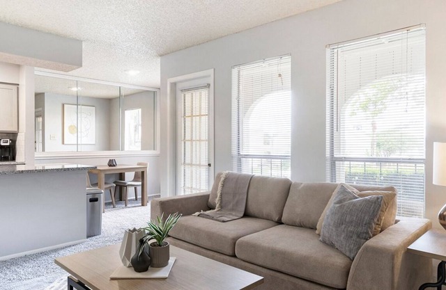 Contemporary large 1BR, in unit Washer/Dryer, FREE parking with all amenities!