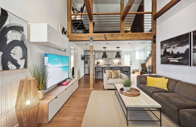 Contemporary Retreat in Historic Gentilly – Stylish, Smart & Centrally Located