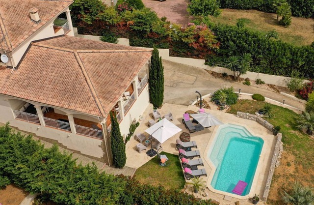 Contemporary villa 160 m2, swimming pool, sea view, 4 bedrooms, air-conditioned